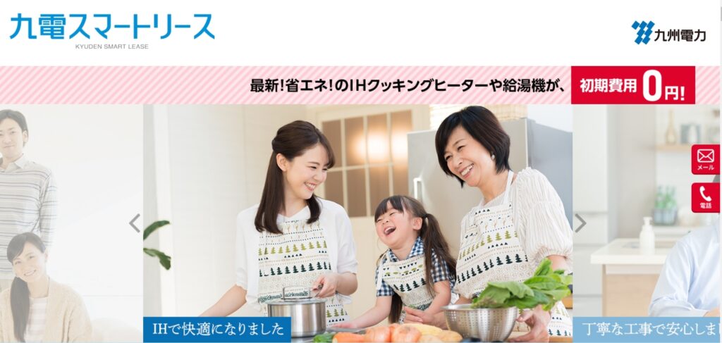 女性3人が喜んでキッチンにいる画像
