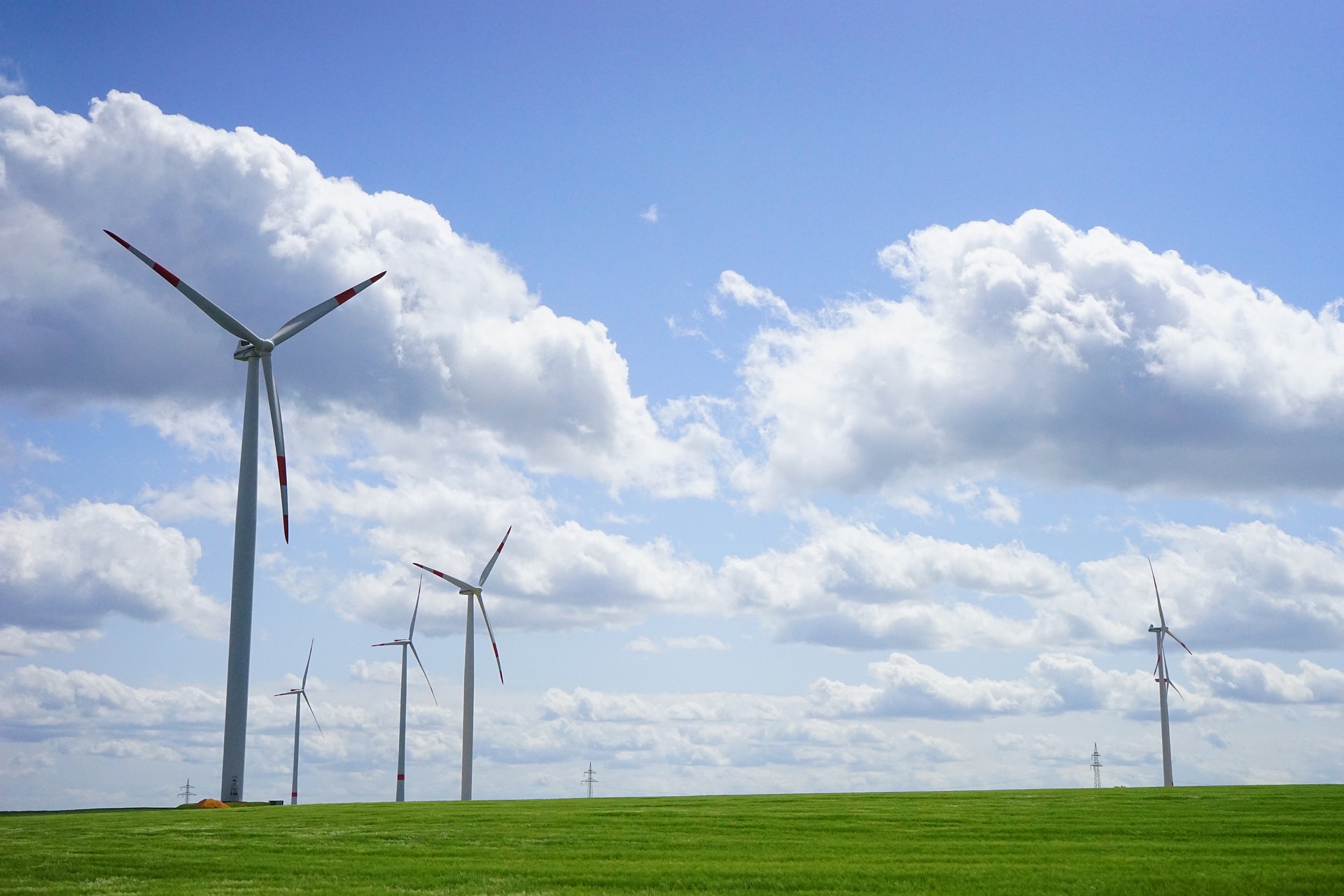 家庭用風力発電は自宅に設置可能？おすすめの蓄電池3選を紹介