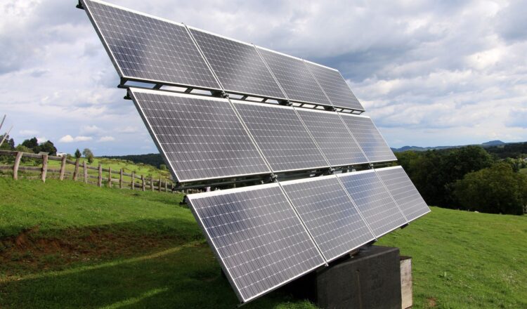 太陽光発電と蓄電池セットの価格相場｜セット導入は本当にお得？