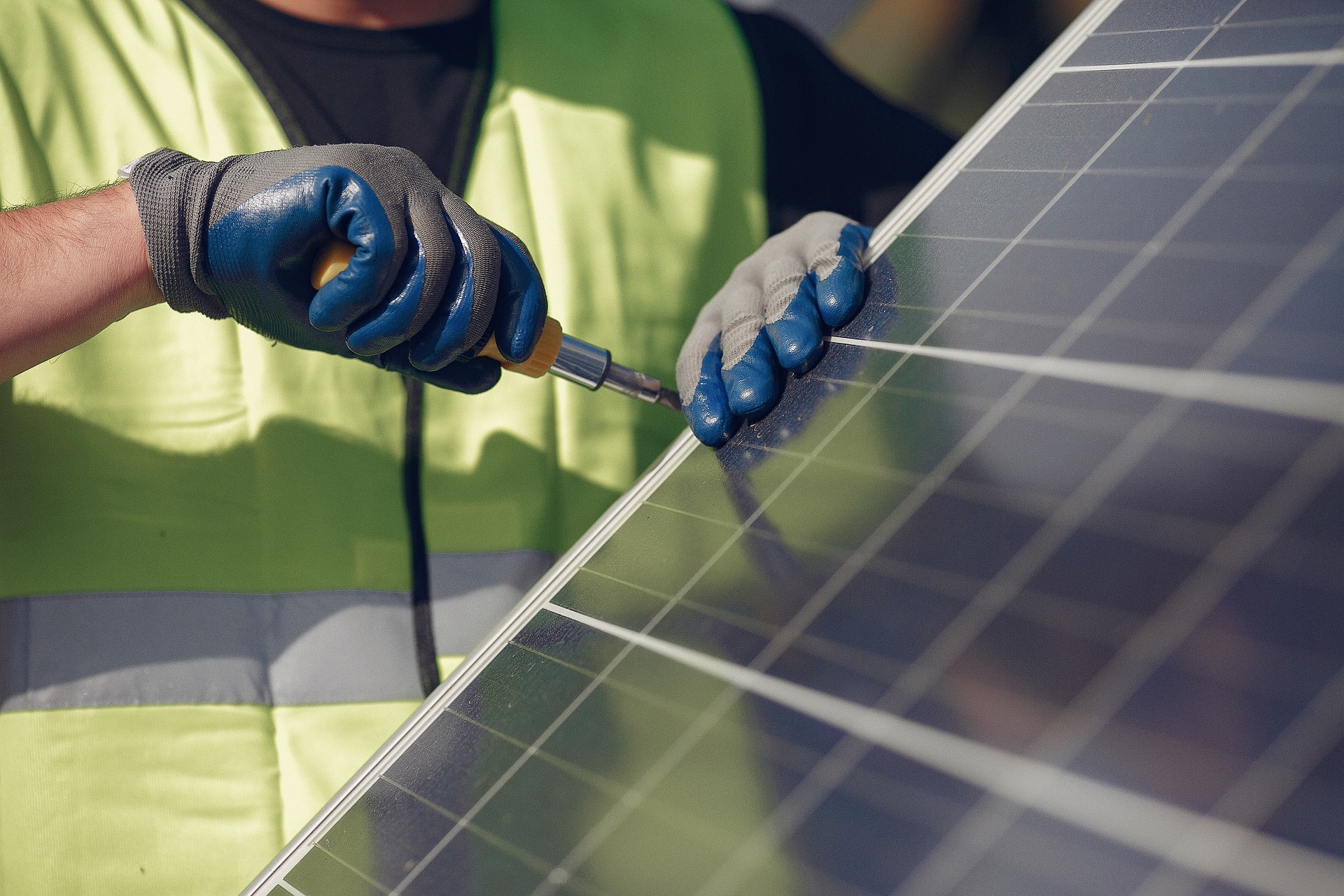 蓄電池・太陽光発電の作り方を紹介！自作すると設置費用は安くなる？